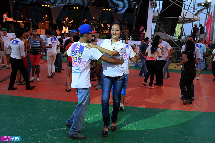 Salseros de Nicaragua pusieron a prueba su resistencia durante festival de baile