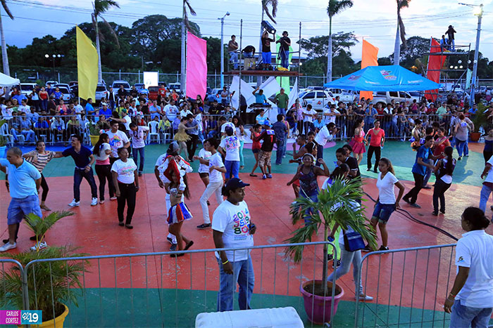 Salseros de Nicaragua pusieron a prueba su resistencia durante festival de baile