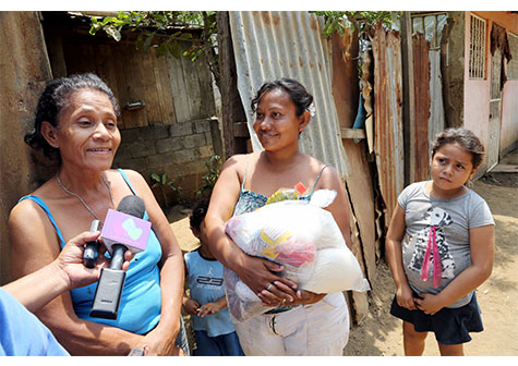 Mil 500 familias protagonizan nueva entrega de paquetes de alimentos