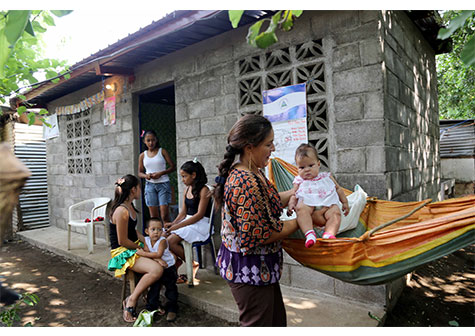 Treinta familias reciben sus viviendas dignas en Chinandega