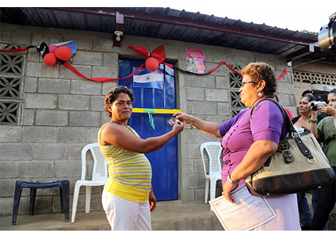 Treinta familias reciben sus viviendas dignas en Chinandega