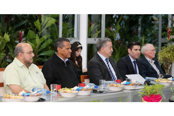 Daniel y Rosario se reúnen con presidente de HKND, señor Wang Jing