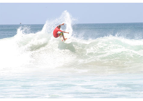 Realizan en Playa Maderas eliminatorias en Torneo Nacional de Surf 2013