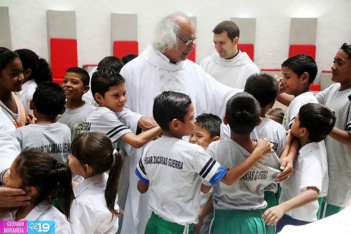 Cardenal Brenes participa en celebración de 100 años del Hogar Zacarías Guerra