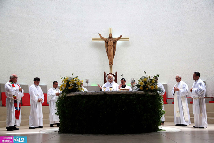 Cardenal Brenes participa en celebración de 100 años del Hogar Zacarías Guerra