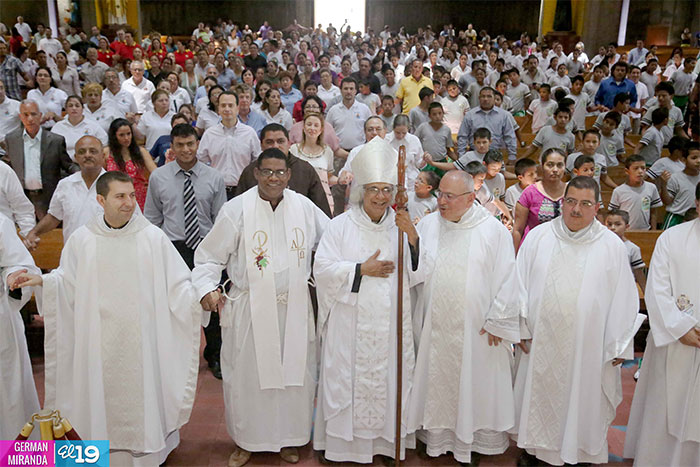 Cardenal Brenes participa en celebración de 100 años del Hogar Zacarías Guerra