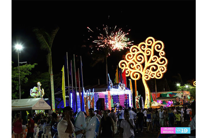 Familias celebran en Unidad Fiesta Nacional del 35/19