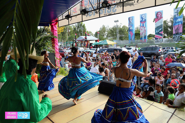 Familias celebran en Unidad Fiesta Nacional del 35/19