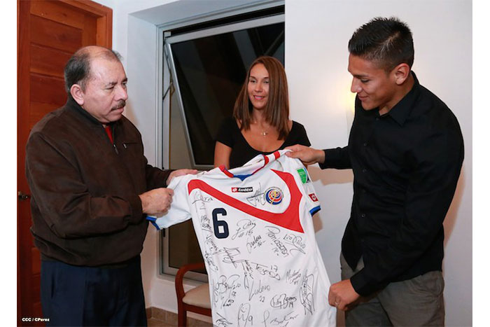 Presidente Daniel recibe al seleccionado de origen nicaragüense, Oscar Duarte