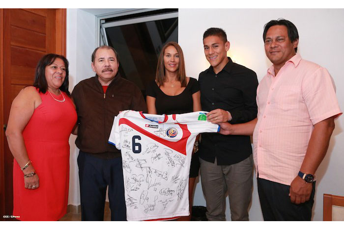 Presidente Daniel recibe al seleccionado de origen nicaragüense, Oscar Duarte