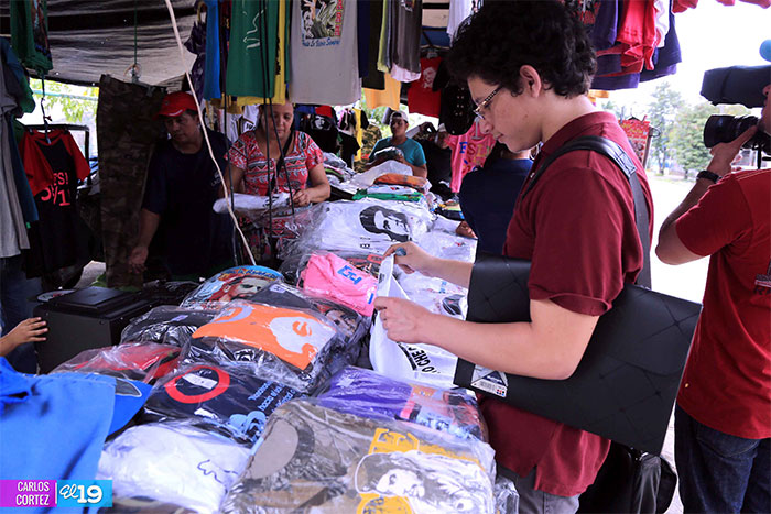 Camisetas y accesorios 35/19 con buenas ventas en comercios