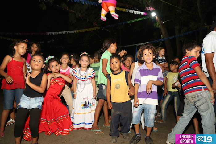 Familias celebran vísperas del 35/19