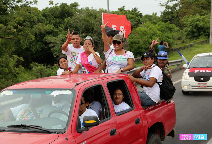 Caravanas de todo el país llegan a Plaza de la Fé para celebrar el 35/19