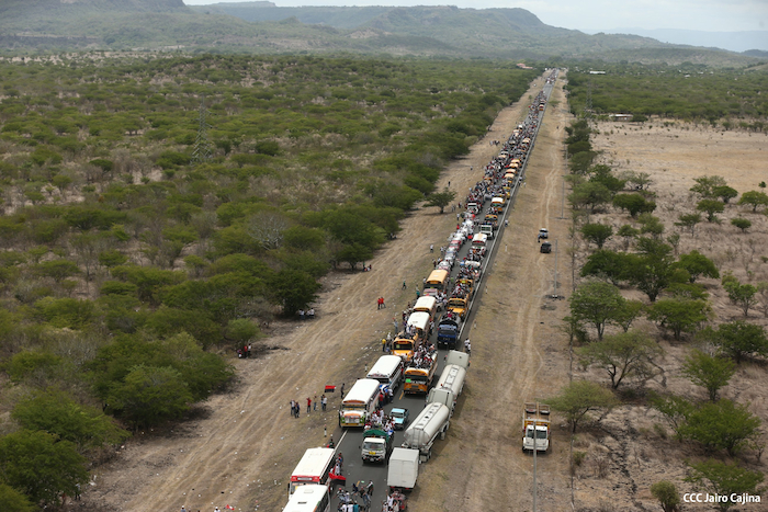 Caravanas de todo el país llegan a Plaza de la Fé para celebrar el 35/19