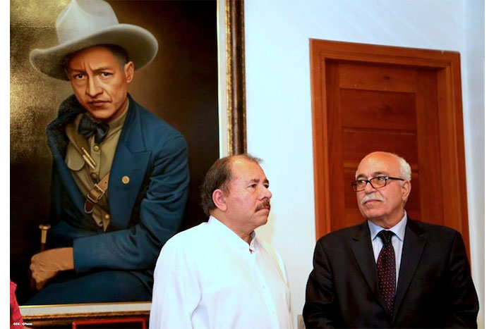 Comandante-Presidente Daniel se reúne con representante del presidente Mahmoud Abbas