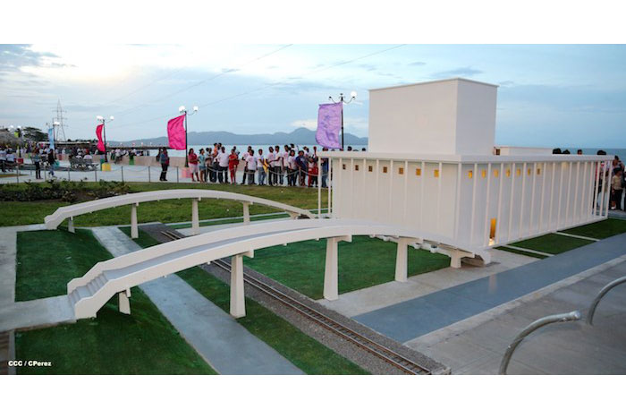 Familias disfrutan la belleza y creatividad del Paseo Xolotlán