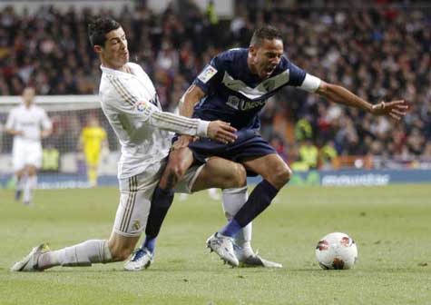 Real Madrid retrasa el festejo del Barça con un festival goleador