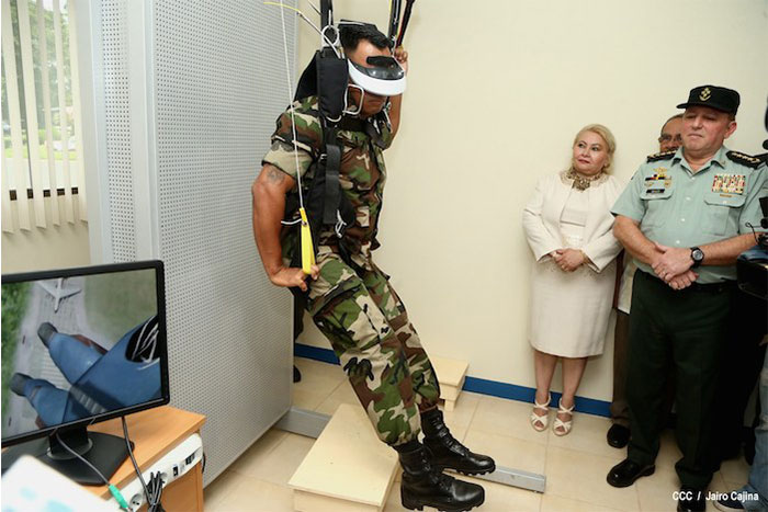Ejército inaugura moderno complejo de simulación de helicópteros y paracaídas