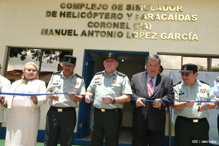 Ejército inaugura moderno complejo de simulación de helicópteros y paracaídas