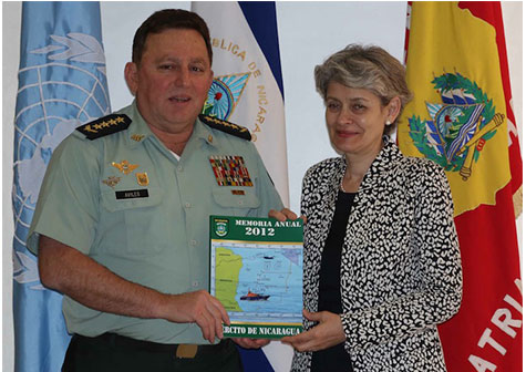 Jefe del Ejército recibe a Directora de la UNESCO