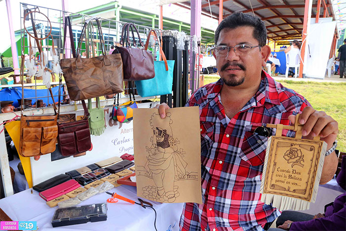 Disfrutan a lo grande Feria de la Economía Familiar