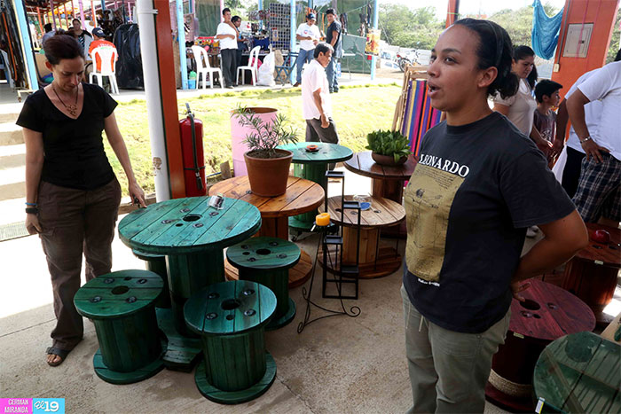 Disfrutan a lo grande Feria de la Economía Familiar