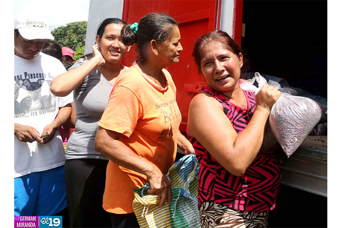 Puestos móviles de frijoles solidarios continúan llegando a barrios de Managua