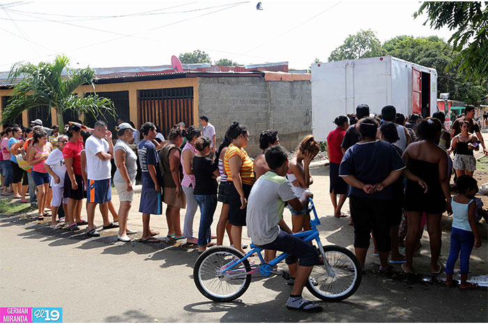 Puestos móviles de frijoles solidarios continúan llegando a barrios de Managua