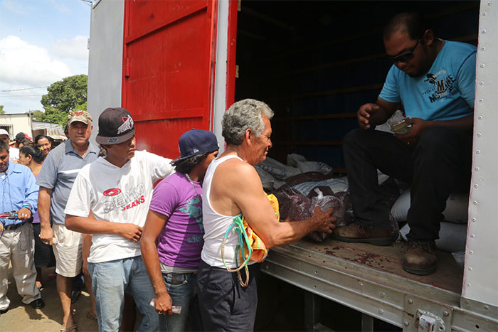 Puestos móviles de frijoles solidarios continúan llegando a barrios de Managua