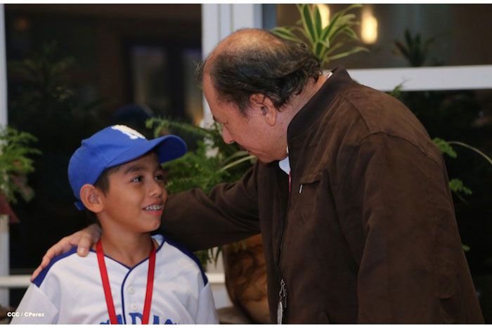 Daniel se reúne con campeones del Torneo Panamericano de Beisbol Infantil AA