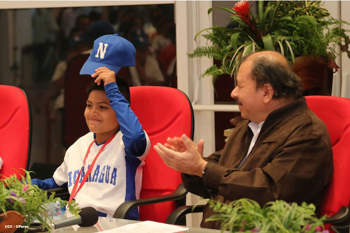 Daniel se reúne con campeones del Torneo Panamericano de Beisbol Infantil AA