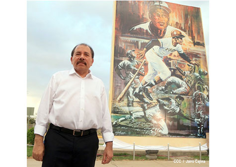 Daniel inaugura Estadio de Béisbol Infantil "Roberto Clemente" (VIDEO)