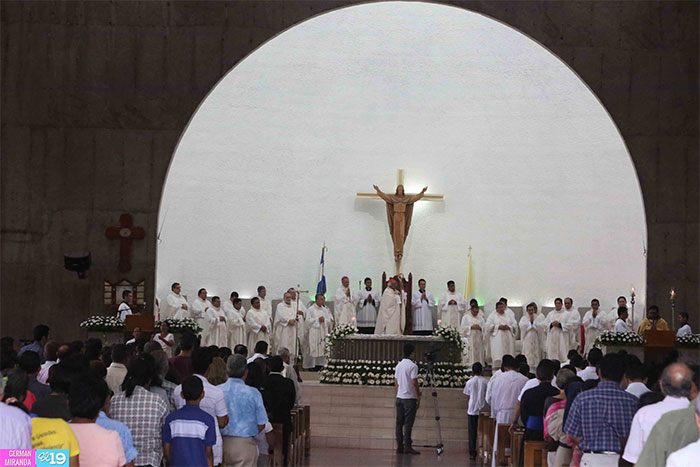 Cardenal Brenes celebra 40 años de vida sacerdotal nombrando nuevos diáconos