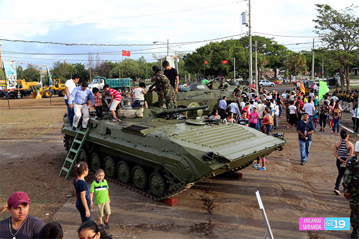Miles de familias asisten a exposición estática del Ejército