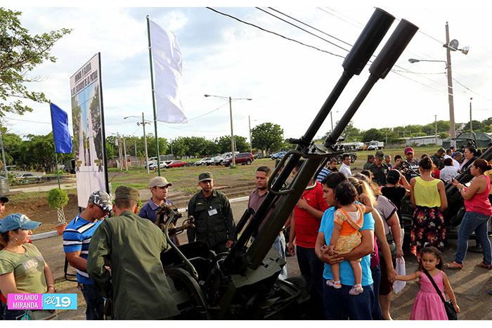 Miles de familias asisten a exposición estática del Ejército