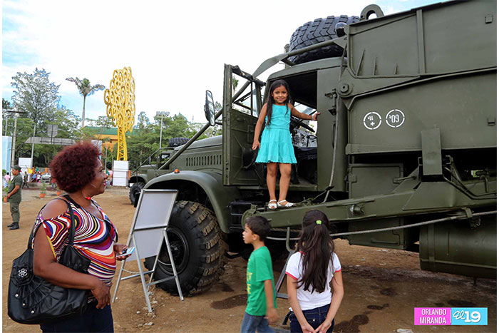 Miles de familias asisten a exposición estática del Ejército