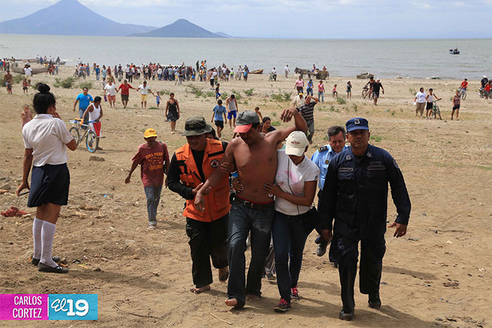 Fuerza Naval rescata con vida a seis náufragos en el lago Xolotlán