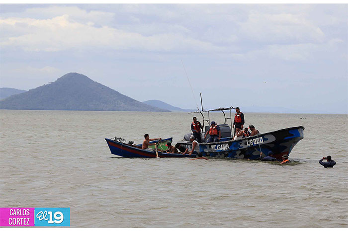 Fuerza Naval rescata con vida a seis náufragos en el lago Xolotlán