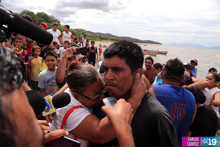 Fuerza Naval rescata con vida a seis náufragos en el lago Xolotlán
