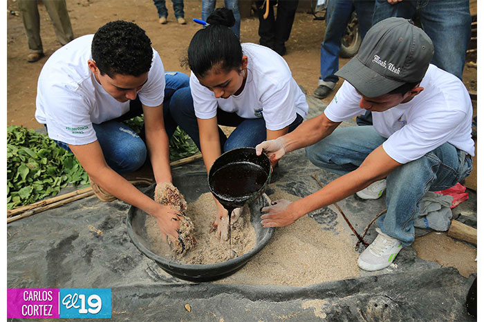INTA y estudiantes universitarios capacitan a pequeños ganaderos de San Rafael del Sur