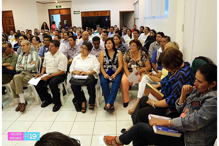 Minsa y profesionales de la medicina natural preparan feria