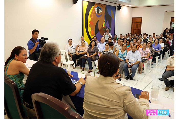 Minsa y profesionales de la medicina natural preparan feria