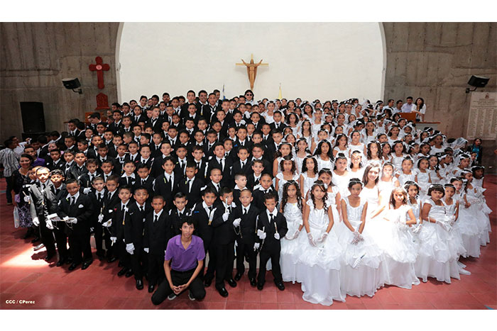 310 niños y niñas se consagran a Jesucristo al recibir la Primera Comunión