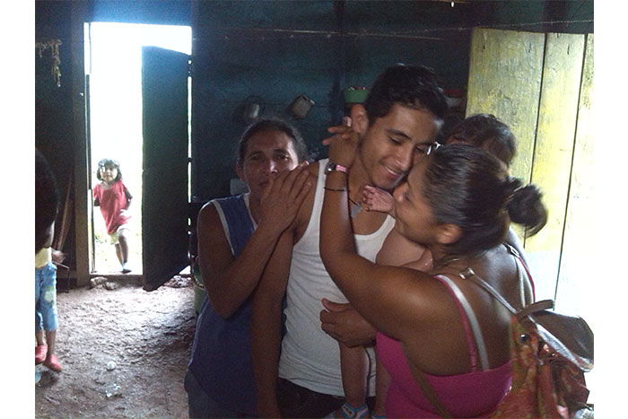 Emotivo reencuentro  de mineros artesanales con familiares y amigos