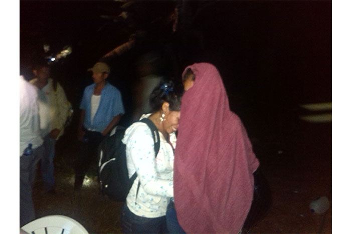 Familiares de mineros desaparecidos se encuentran a la espera de un milagro 