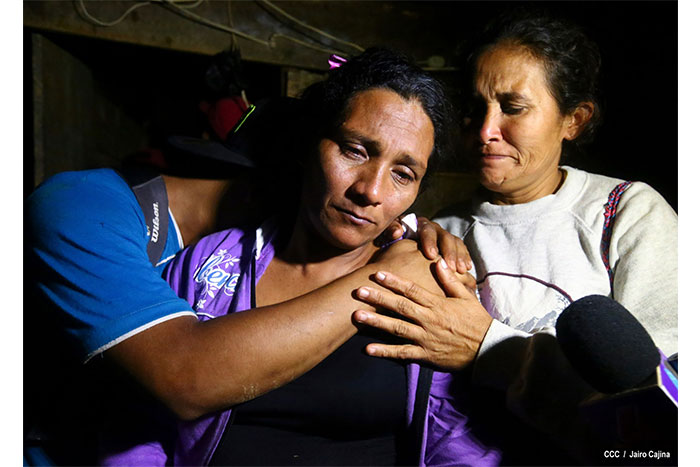 Familias de Bonanza resignadas ante dificultades en rescate de mineros