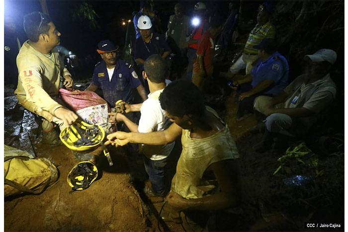 Familias de Bonanza resignadas ante dificultades en rescate de mineros