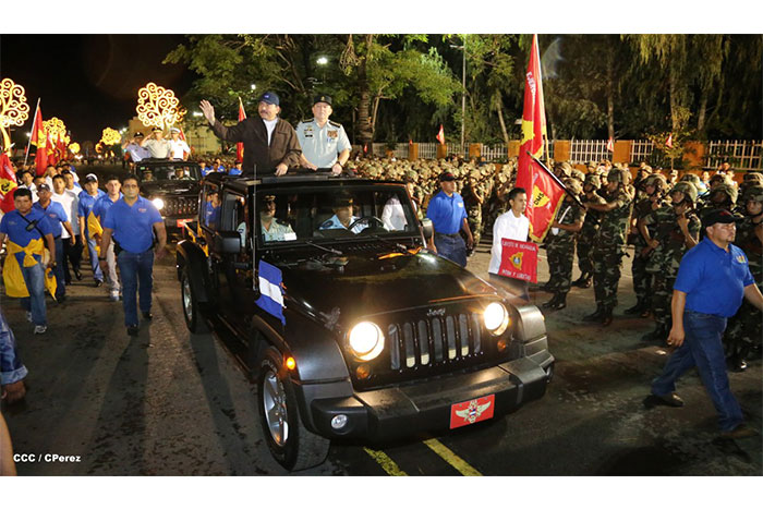 Comandante Daniel preside Desfile Militar en conmemoración del 35 Aniversario del Ejército