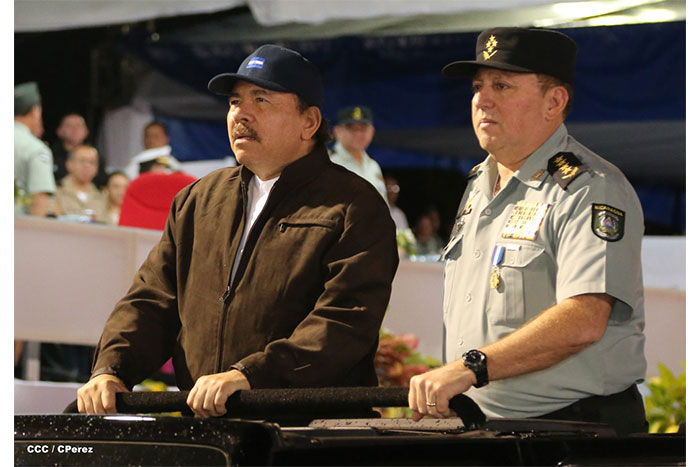 Comandante Daniel preside Desfile Militar en conmemoración del 35 Aniversario del Ejército