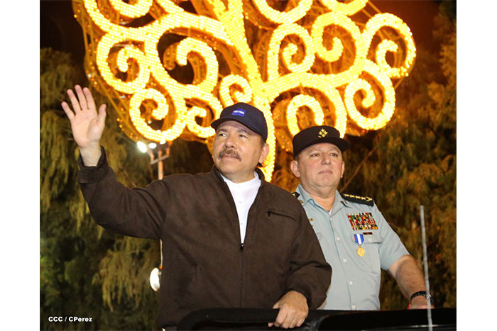 Comandante Daniel preside Desfile Militar en conmemoración del 35 Aniversario del Ejército